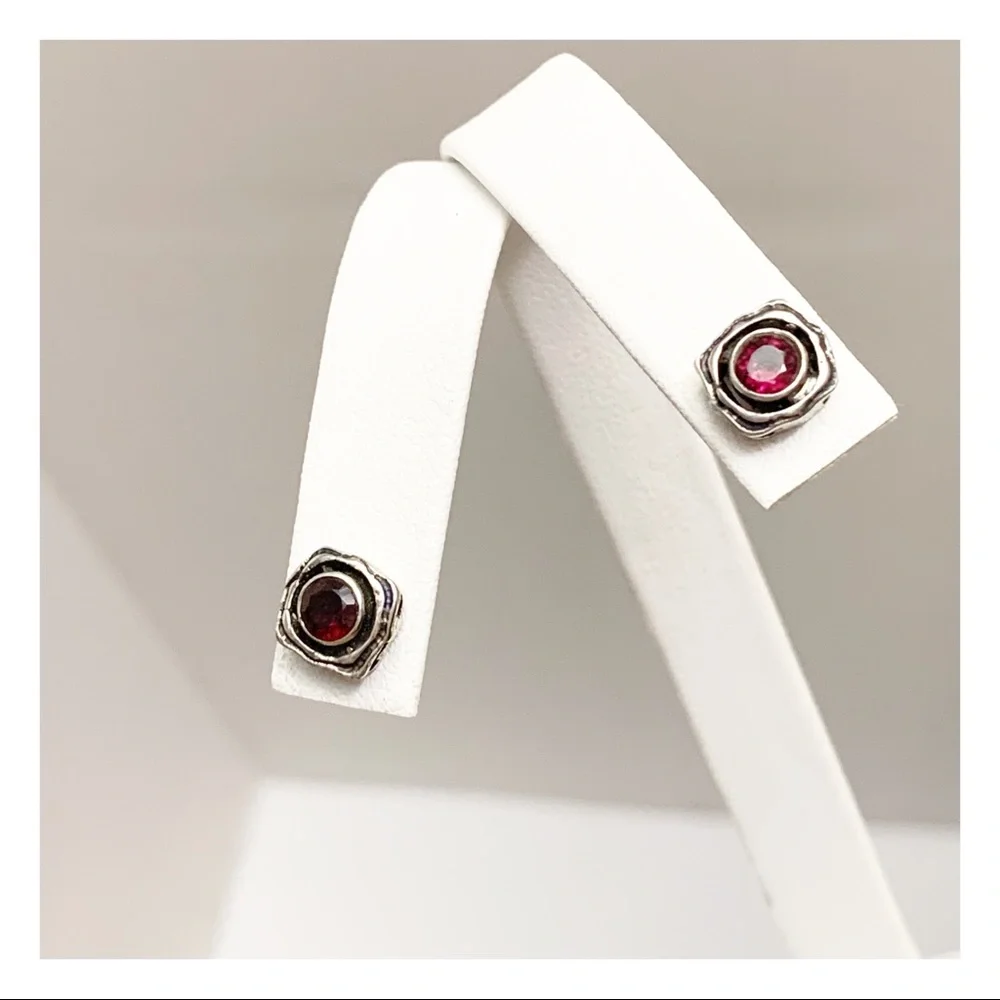 Vintage sterling silver and faceted garnet boho stud earrings - Picture 2 of 11
